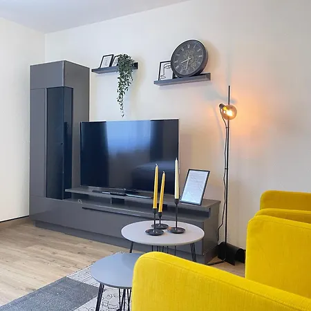 Apartment Black&yellow Designer