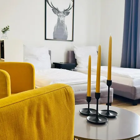 Apartment Black&yellow Designer *