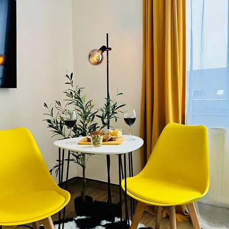 Black&yellow 24h Check In Wlan Parkplatz Oepnv *