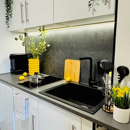 Black&yellow 24h Check In Wlan Parkplatz Oepnv Apartment Bielefeld