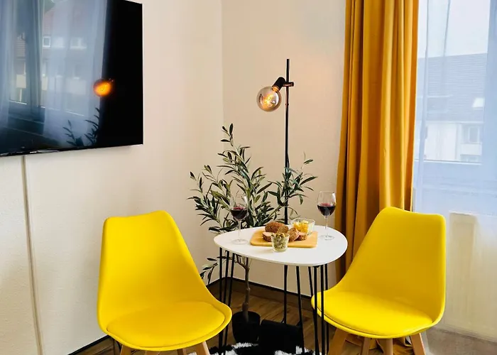 Black&yellow 24h Check In Wlan Parkplatz Oepnv Lejlighed