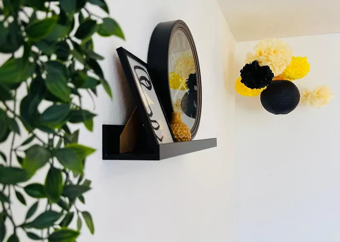 Black&yellow 24h Check In Wlan Parkplatz Oepnv * Bielefeld